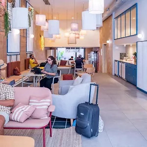 Latroupe Poblenou Hostel Barcelona