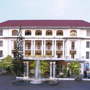 https://yuzana-garden.yangonhotels.org